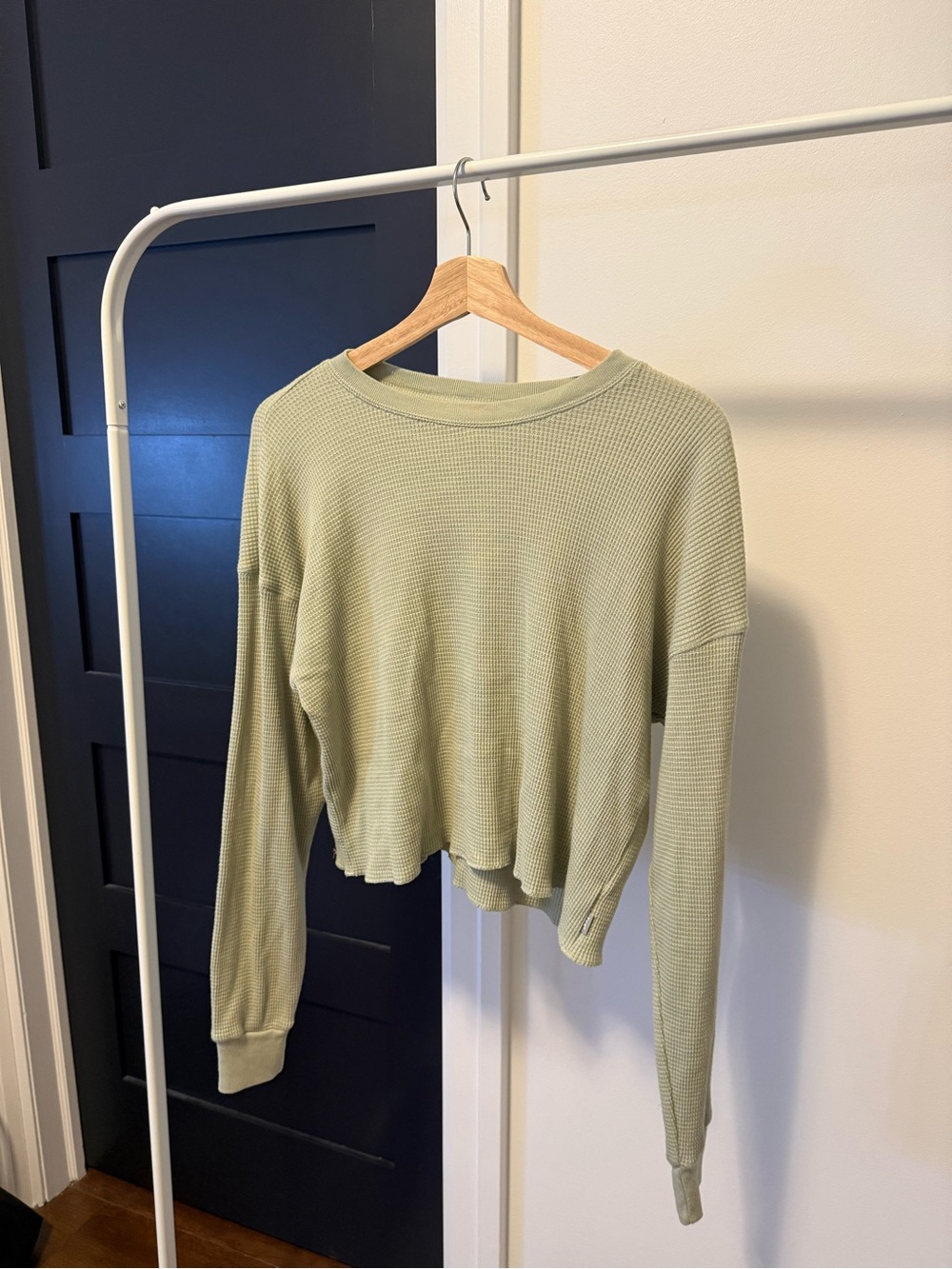 Aritzia TNA Waffle Knit Crew Boxy Long sleeve in Seagrass Green - Picture 8 of 11